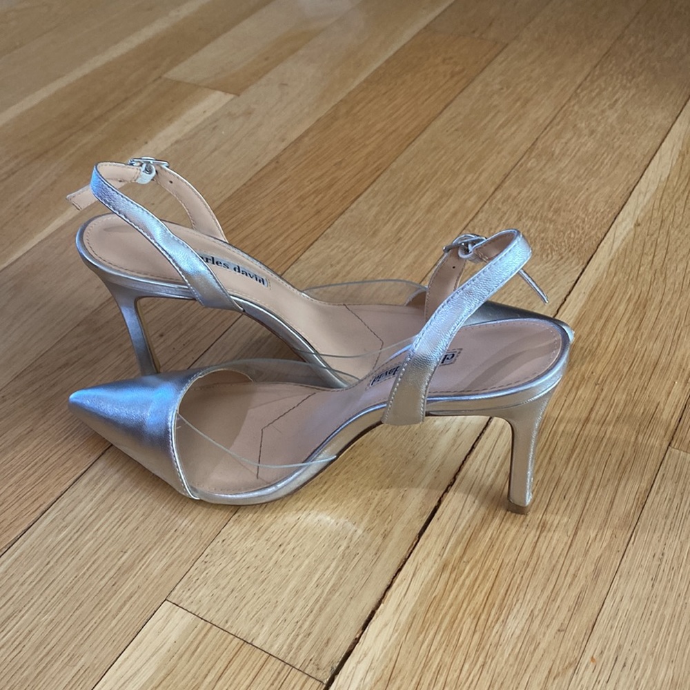 Charles David Womens heel sandals.Leather